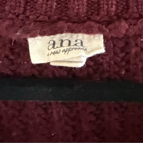 Ana Sweters - Picture 4 of 4
